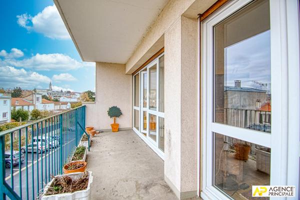 Le Chesnay Rocquencourt Appartement 4 pièces de 93.67 m² carrez situé au 2e étage avec ascenseur, balcon et parking 450 000 € **  - Référence  28518