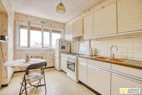 Le Chesnay Rocquencourt Appartement 4 pièces de 93.67 m² carrez situé au 2e étage avec ascenseur, balcon et parking 450 000 € **  - Référence  28518