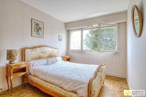 Le Chesnay Rocquencourt Appartement 4 pièces de 93.67 m² carrez situé au 2e étage avec ascenseur, balcon et parking 450 000 € **  - Référence  28518