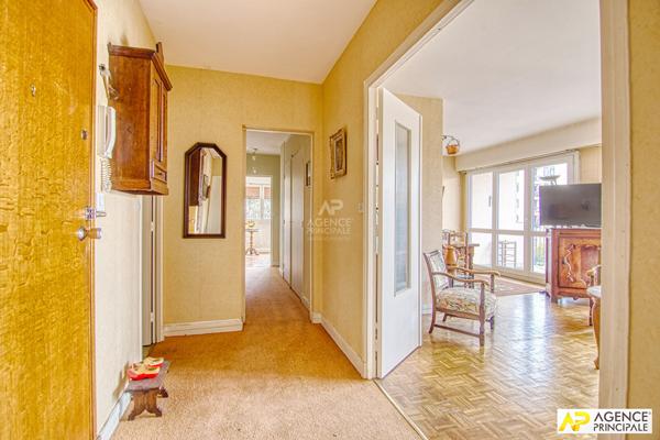 Le Chesnay Rocquencourt Appartement 4 pièces de 93.67 m² carrez situé au 2e étage avec ascenseur, balcon et parking 450 000 € **  - Référence  28518