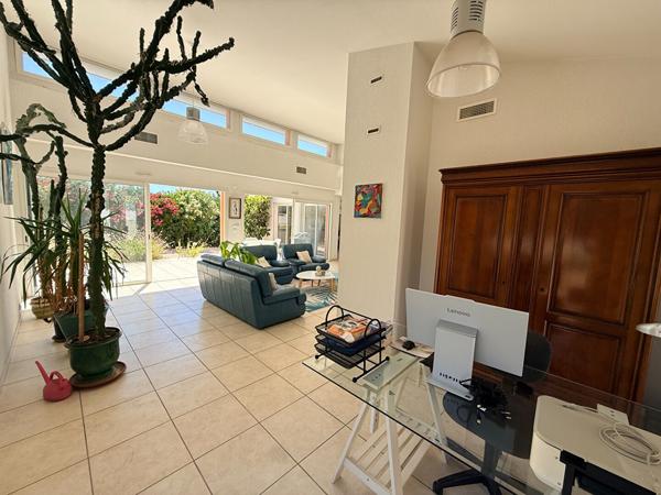 Villa contemporaine à vendre au Grau d'Agde ? À 150 mètres de la plage