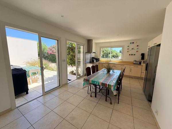 Villa contemporaine à vendre au Grau d'Agde ? À 150 mètres de la plage