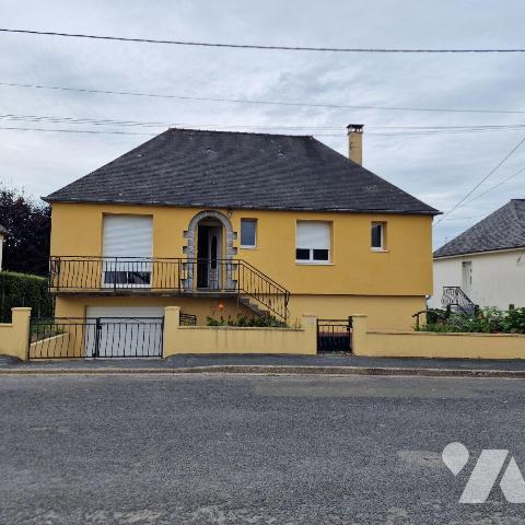 A vendre, un pavillon sur sous-sol comprenant une entrée, séjour, cuisine, couloir, 2 chambres,...