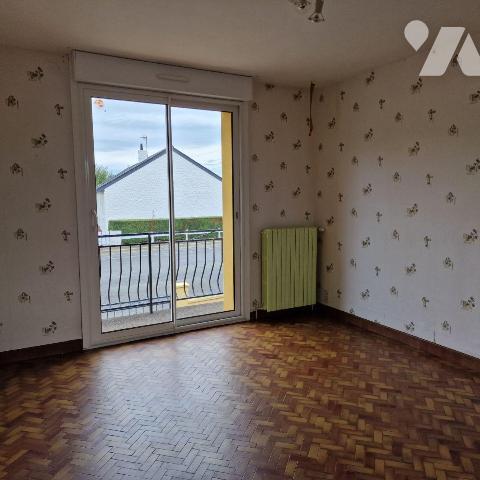 A vendre, un pavillon sur sous-sol comprenant une entrée, séjour, cuisine, couloir, 2 chambres,...