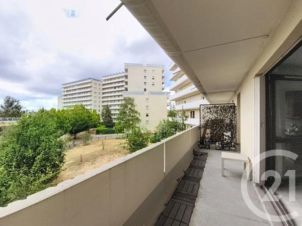 Appartement F4 à vendre  4 pièces - 81,89 m 2   LA COURNEUVE  - 93
