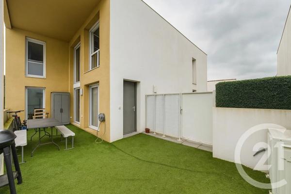 Appartement F4 à vendre  4 pièces - 81,89 m 2   LA COURNEUVE  - 93