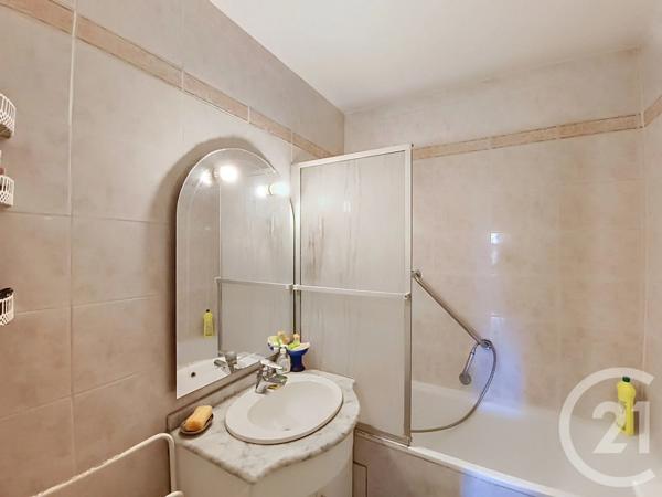 Appartement F4 à vendre  4 pièces - 81,89 m 2   LA COURNEUVE  - 93