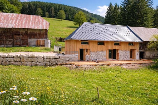 Grange rénovée entièrement en hors d'eau hors d'air