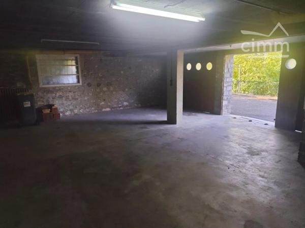 Située dans le Mérévillois, maison de plus de 240 m² de surface utile sur 1550 m² de terrain arboré.