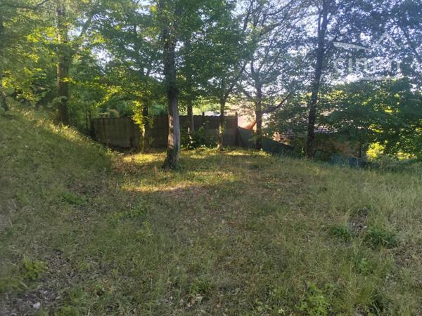 Située dans le Mérévillois, maison de plus de 240 m² de surface utile sur 1550 m² de terrain arboré.