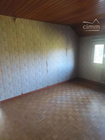 Située dans le Mérévillois, maison de plus de 240 m² de surface utile sur 1550 m² de terrain arboré.