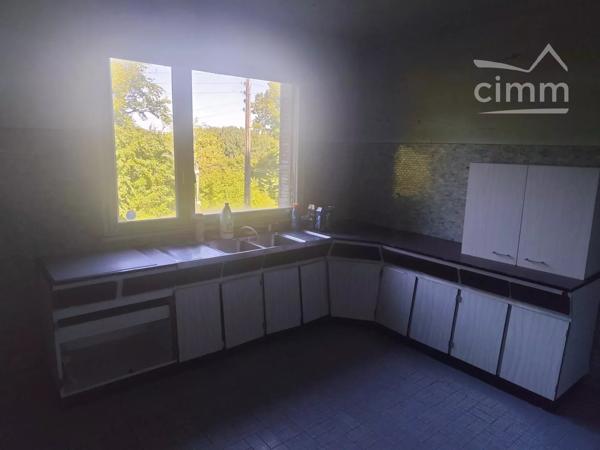 Située dans le Mérévillois, maison de plus de 240 m² de surface utile sur 1550 m² de terrain arboré.