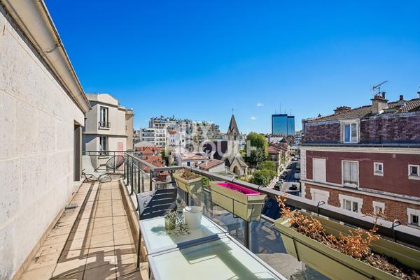 Dernier étage , T4 120m² avec terrasse et parkings