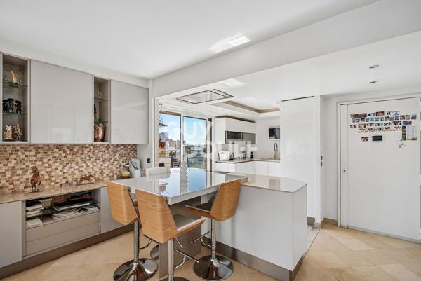 Dernier étage , T4 120m² avec terrasse et parkings