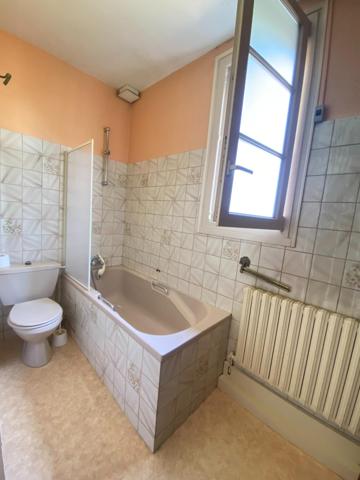 MAISON NIORT 10 MN CENTRE 132M2, 4CH 400M2 TERRAIN