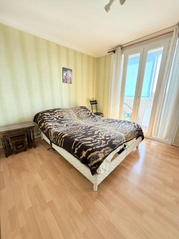 Appartement T3 de 67.25 m² situé à Villeurbanne au Gratte-ciel / séjour double, 2 loggias, dernier étage sans vis-à-vis et cave