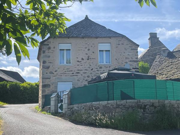 JOLIE MAISON EN PIERRE SUR LA COMMUNE DE SAINT-ETIENNE DE CHOMEIL Saint-Étienne-de-Chomeil (15400)