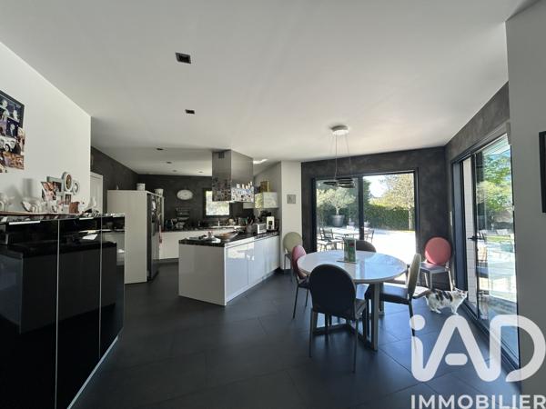 Maison à vendre 8 pièces 216 m² Mûrs-Erigné