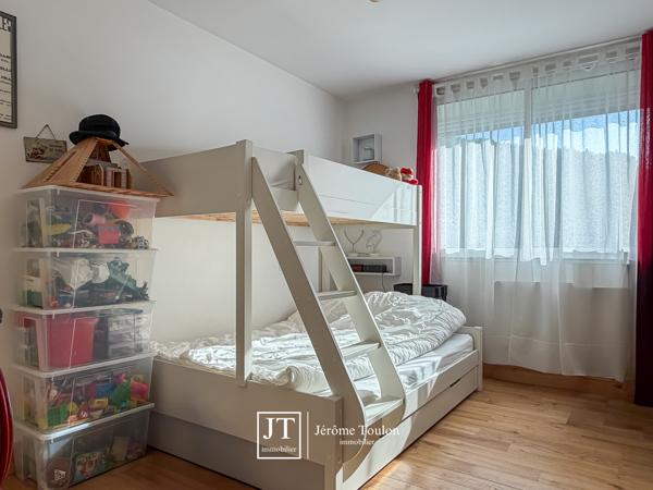 Appartement
                                                                                                                                                                                                                                                                                                                        4 pièce(s)                                                                                                                                                                                                          3 chambre(s)                                                                                                                                                                                                          117  m²