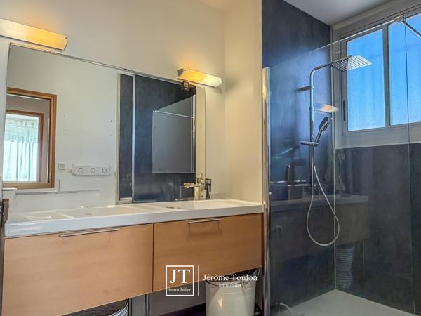 Appartement
                                                                                                                                                                                                                                                                                                                        4 pièce(s)                                                                                                                                                                                                          3 chambre(s)                                                                                                                                                                                                          117  m²