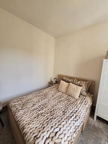 Joli appartement au rez de chaussée avec 22,5 m2 de terrasse privatif, une place de parking sécurisée, deux belles chambres, une salle d'eau et un W C