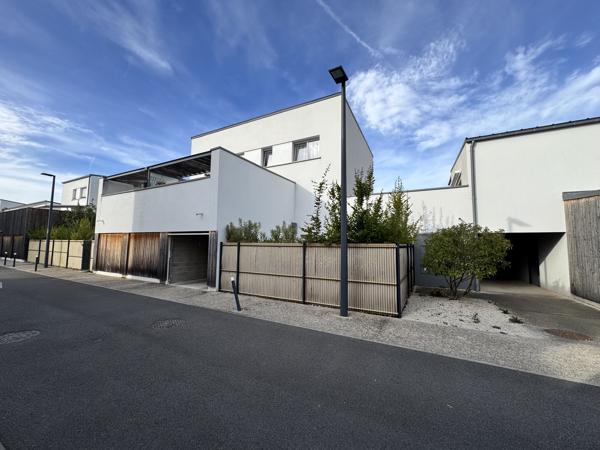 Appartement
         3 pièces
        - 68 m² 244 900 € *