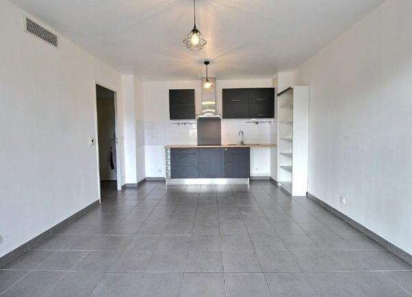 Appartement à vendre    2 pièces • 44 m2 Marseille 10