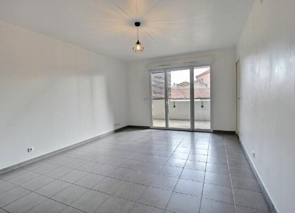 Appartement à vendre    2 pièces • 44 m2 Marseille 10