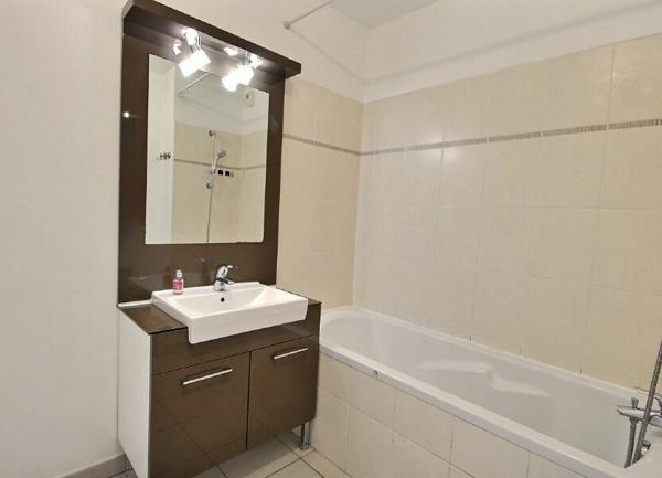 Appartement à vendre    2 pièces • 44 m2 Marseille 10