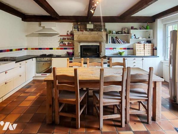 SUPERBE PROPRIETE EN PIERRE DE TAILLE DE 174M² SUR TERRAIN DE 7800M²