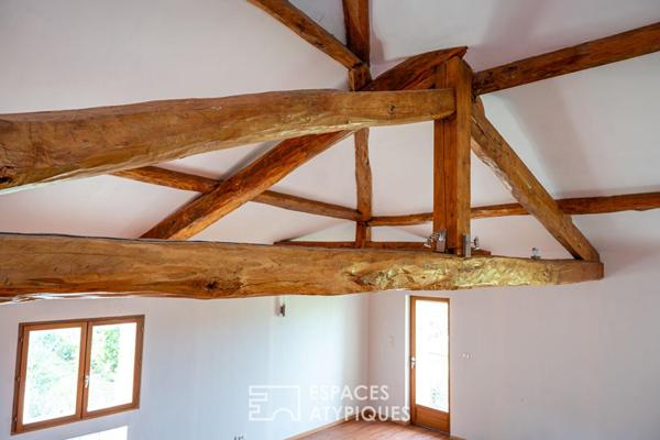 Ferme en pisé à rénover avec dépendances et 2 hectares de terrain