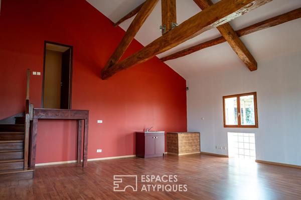Ferme en pisé à rénover avec dépendances et 2 hectares de terrain
