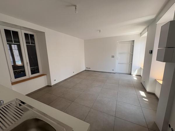 Appartement T2 rénové avec terrasse – Centre-ville