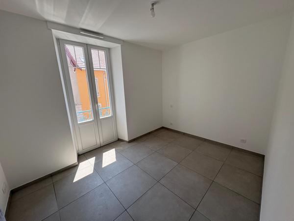 Appartement T2 rénové avec terrasse – Centre-ville
