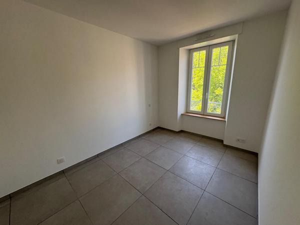 Appartement T2 rénové avec terrasse – Centre-ville