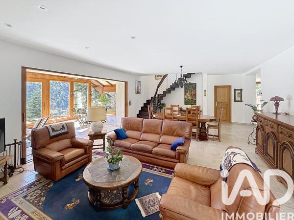 Maison à vendre 8 pièces 277 m² Saint-Martin-Vésubie