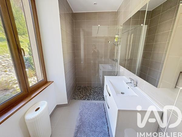 Maison à vendre 8 pièces 277 m² Saint-Martin-Vésubie