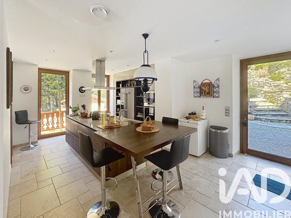 Maison à vendre 8 pièces 277 m² Saint-Martin-Vésubie