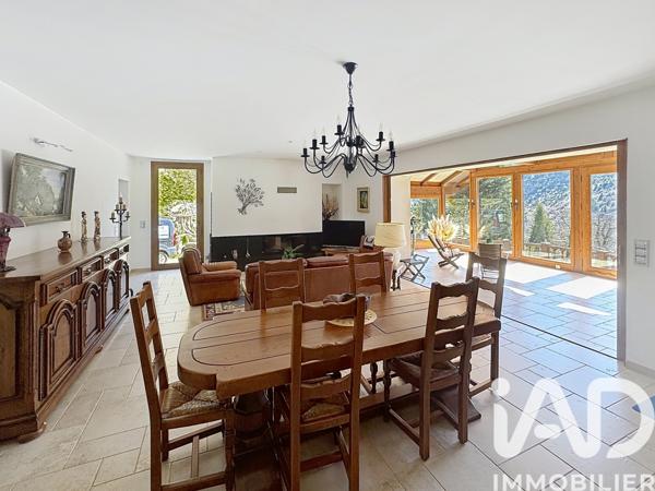 Maison à vendre 8 pièces 277 m² Saint-Martin-Vésubie