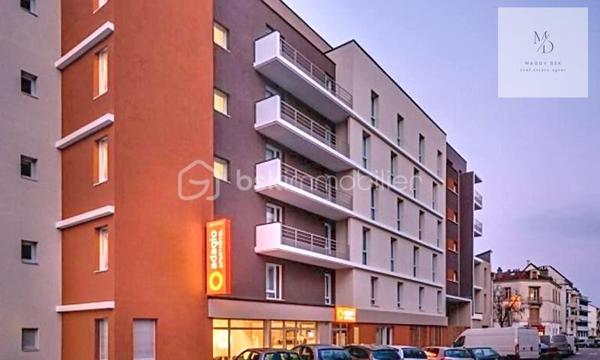 Voici une affaire qui devrait vous satisfaire rendement locatif 7,8%
Je vous propose un investissement en Loueur Meublé Non Professionnel (LMNP) au sein d’un appart ’hôtel situé à Dijon.
Type d’investissement : Résidence gérée – appart ’hôtel meublé
Bail commercial : reconduit pour une durée ferme de 9 ans à compter du 1er octobre 2025
Revalorisation des loyers : augmentation de 16,2 % à compter du 1er octobre 2025, 1200 euros par trimestre
Gestion locative : assurée par l’exploitant de la résidence (loyers garantis par bail commercial)
Fiscalité LMNP : possibilité d’amortir le bien et le mobilier, permettant de réduire significativement l’imposition sur les loyers perçus.
 Cet investissement combine sécurité (bail ferme longue durée), rentabilité optimisée et simplicité de gestion (tout est géré par l’exploitant).
Mais aussi: Réductions sur les séjours
PERRE ET VACACANCES CENTERPARCS
1. Vous pouvez accéder à des tarifs préférentiels, notamment des réductions  sur les nouvelles résidences à la mer, à la montagne, ou à la campagne parmi les nombreuses destinations du GROUPE.... Un bel avantage quel quelle que soit la période de l'année! ainsi que des conditions de réservation avantageuses (acompte à 1 €, annulation flexible)  .
2. Accès à des services et tarifs préférentiels :
Des réductions peuvent concerner les hôtels, les restaurants, les activités gérés par Pierre & Vacances, renforçant le caractère privilégié du statut de propriétaire  .
Contactez moi, on en parle!