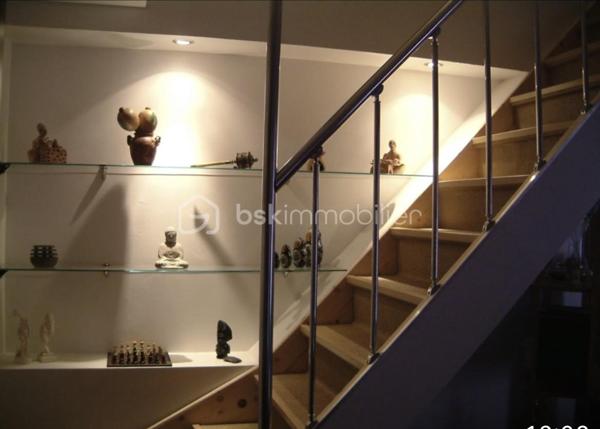 appartement   duplex deux chambres plein centre-ville du havre avec plage commerces transports et gare routière. très lumineux au deuxième étage sans ascenseur d un immeuble bien entretenu.cet appartement traversant vous offre un espace de vie agréable et fonctionnel. il se compose d un grand séjour salon cuisine ouverte de 45 m2 traversant avec parquet chêne massif  et grande  hauteur sous plafond .1 sdd et wc séparé. en sous plex deux chambres avec rangements .fenêtres pvc double vitrage chauffage électrique en parfait etat ! idéal premier achat investissement et pour location saisonnière une visite s impose !! 💐☀️pas de charge de copropriété !