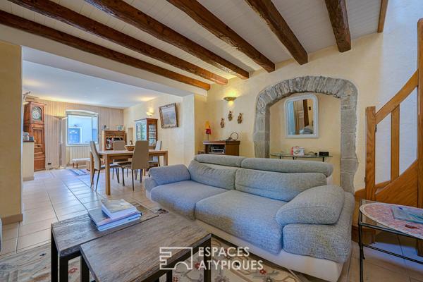 Elégante propriété avec piscine et vue sur les montagnes