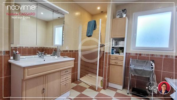 Maison de Plain-pied de 2006 - 4 chambres - double garage en village près du Canal