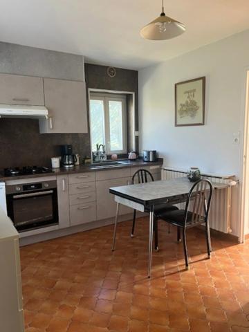 Maison à vendre 4 pièces CHAMPAGNE MOUTON (16)