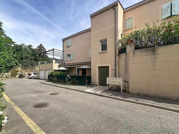 Appartement T4 en duplex, terrasse, jardin, garage et parking