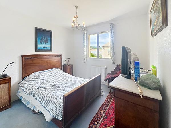 Appartement T4 en duplex, terrasse, jardin, garage et parking