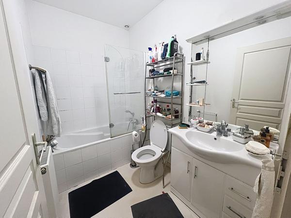 Appartement T4 en duplex, terrasse, jardin, garage et parking