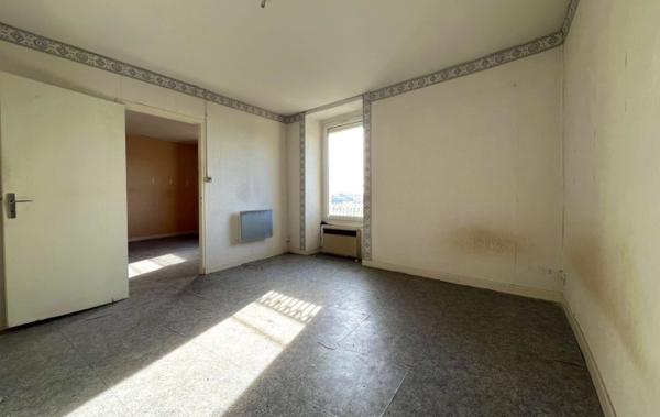 Vente Appartement P3 LOT 2 T3 60m2 plus combles 100m2 à rénover Aubenas   