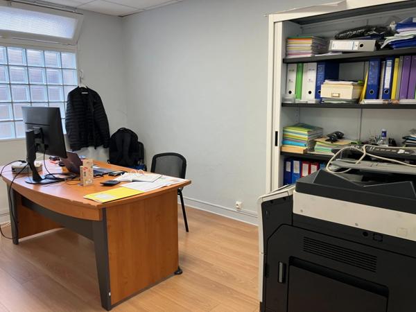 PERIGUEUX (24) Bureau en centre-ville