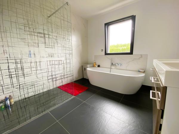 Belle maison contemporaine de 2020 à proximité immédiate du centre-ville